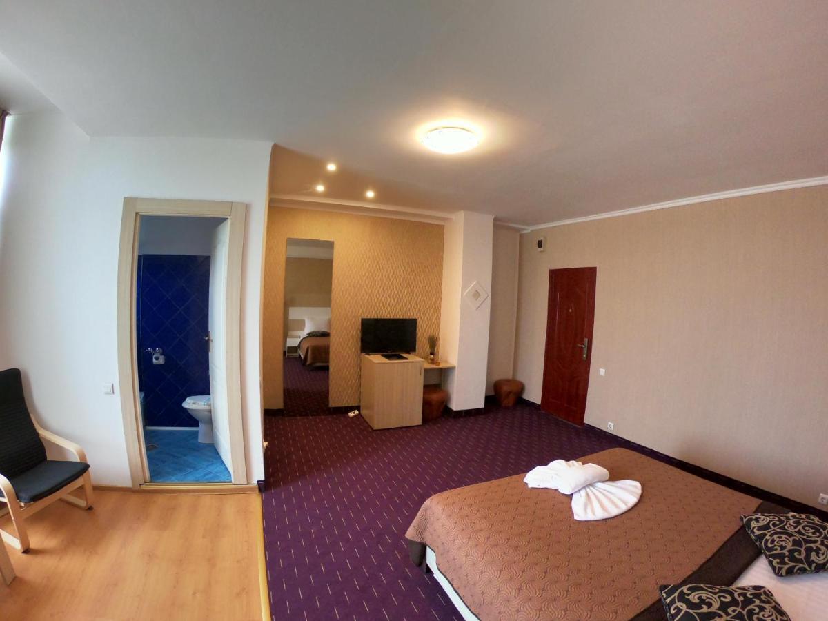 Hotel Mon Caprice Bukarest Exteriör bild